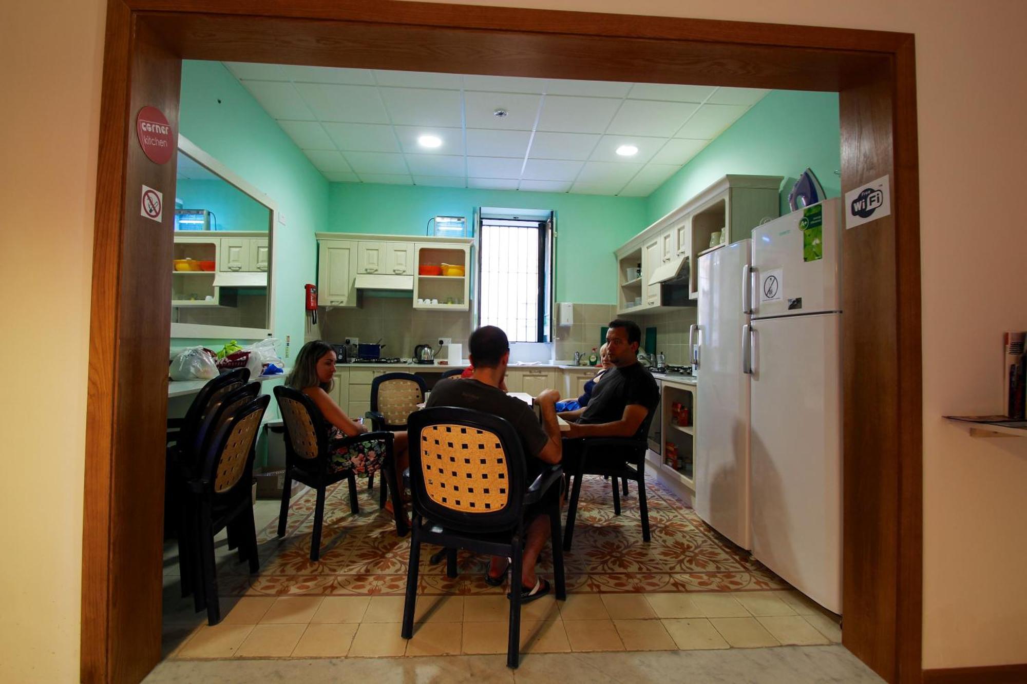 Corner Hostel Sliema Extérieur photo
