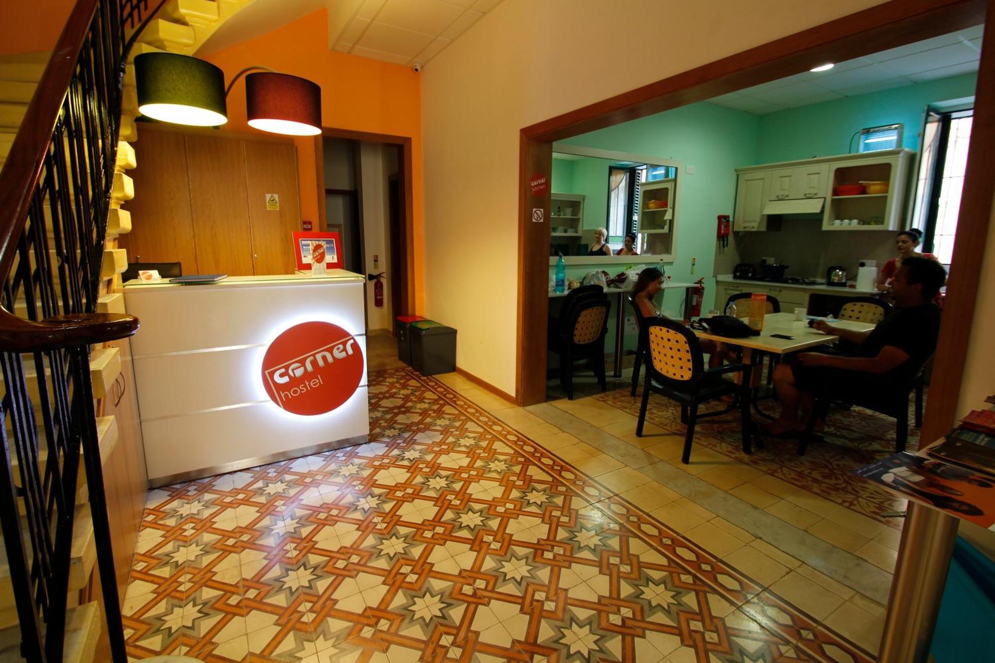 Corner Hostel Sliema Extérieur photo